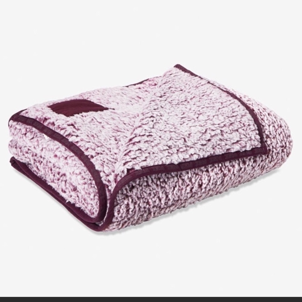 Victoria’s Secret PINK Sherpa Blanket